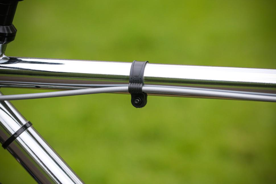 2025 Quella Varsity Imperial Classic Geared Bicycle - cable routing.jpg