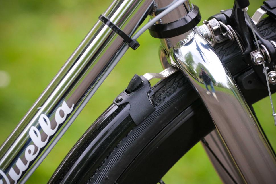 2025 Quella Varsity Imperial Classic Geared Bicycle - front guard detail.jpg