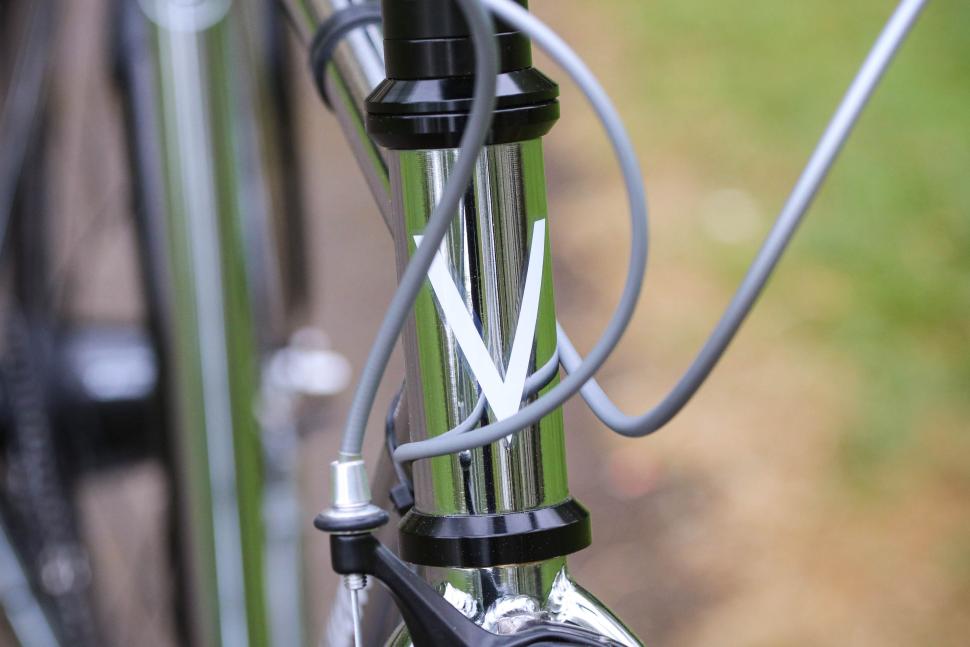2025 Quella Varsity Imperial Classic Geared Bicycle - head tube badge.jpg
