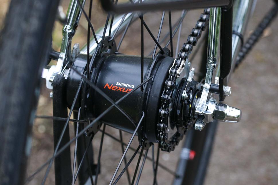 2025 Quella Varsity Imperial Classic Geared Bicycle - Nexus hub 1.jpg