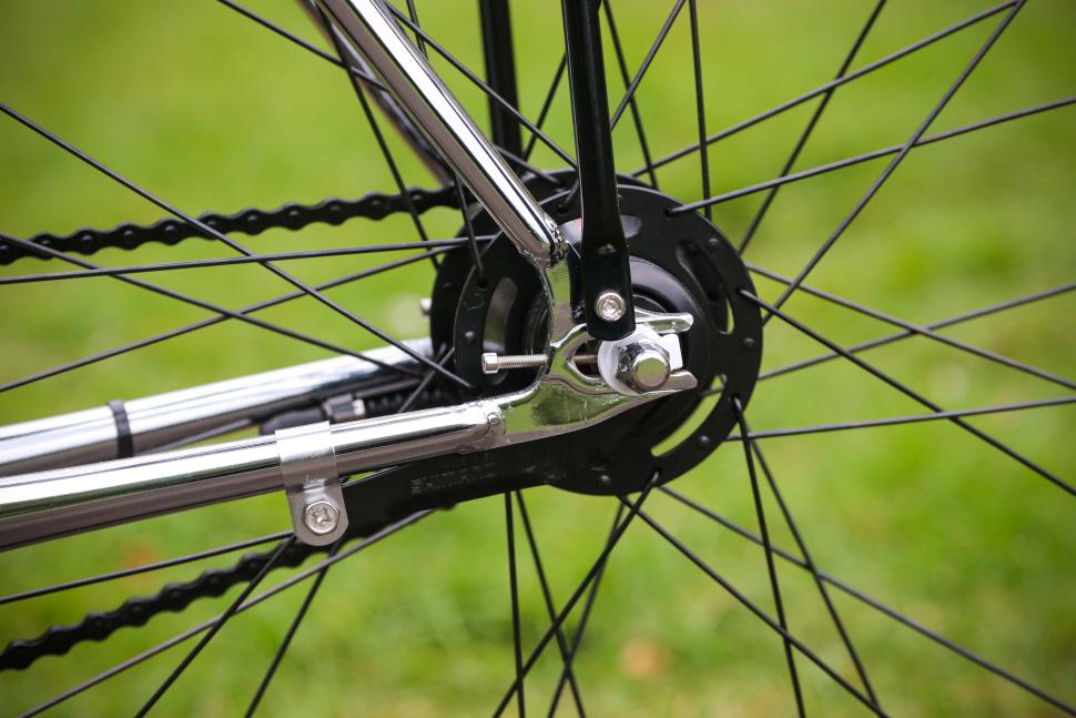 2025 Quella Varsity Imperial Classic Geared Bicycle - rear drop out 2.jpg