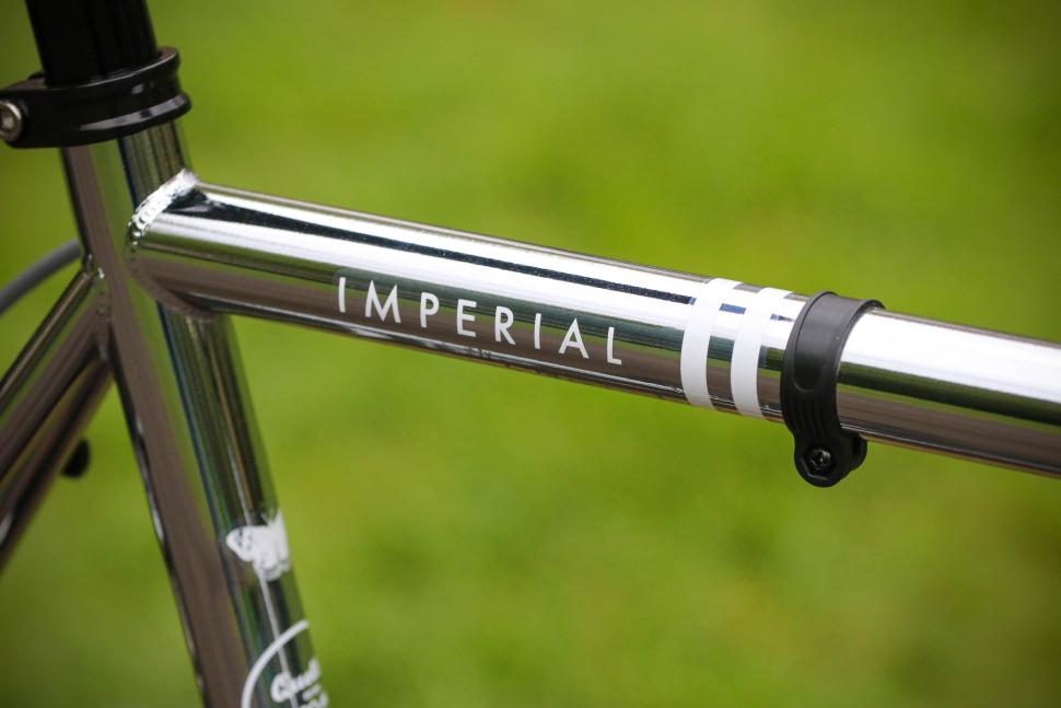 2025 Quella Varsity Imperial Classic Geared Bicycle - top tube detail.jpg