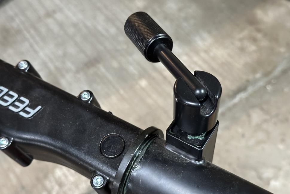 2025 Remco Bike Lift - clamp handle 2.JPG