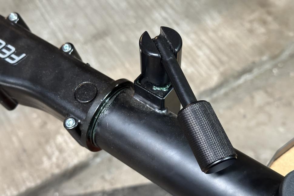 2025  Remco Bike Lift - clamp handle.JPG