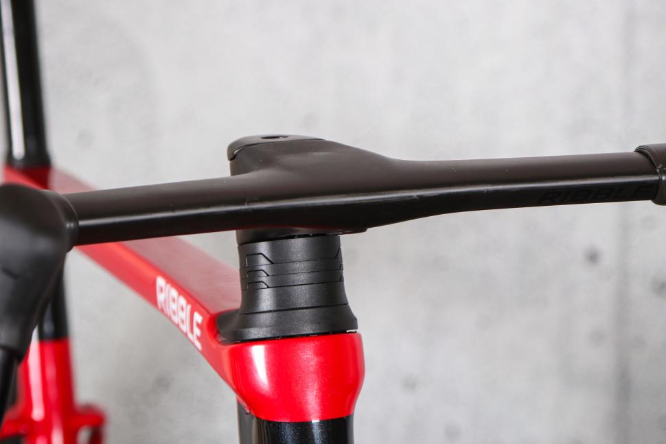 2025 Ribble Ultra-Race 105 Di2 - bars 2.jpg