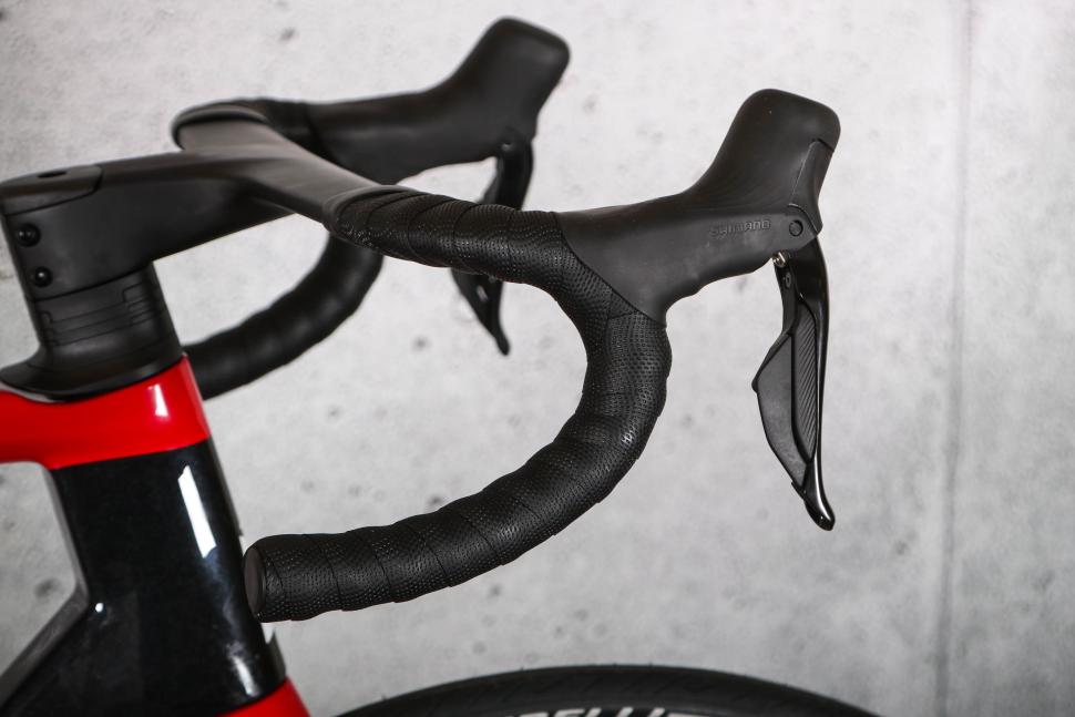 2025 Ribble Ultra-Race 105 Di2 - drop bar and lever.jpg