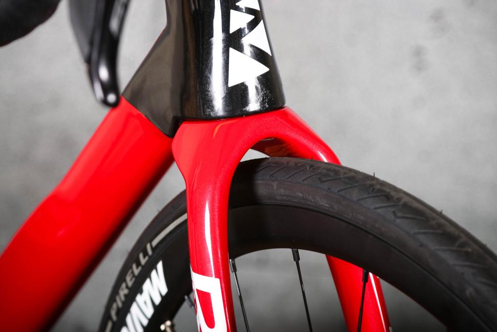 2025 Ribble Ultra-Race 105 Di2 - fork clearance.jpg