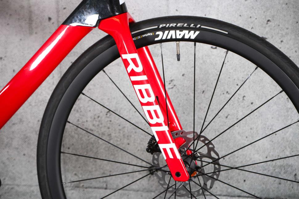 2025 Ribble Ultra-Race 105 Di2 - fork.jpg