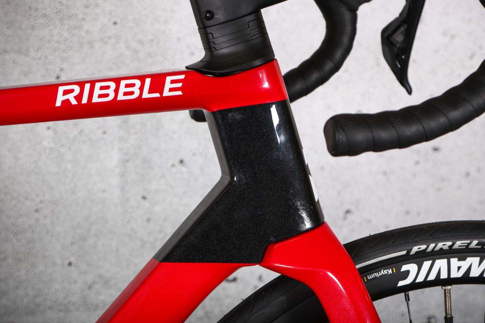 2025 Ribble Ultra-Race 105 Di2 - head tube.jpg