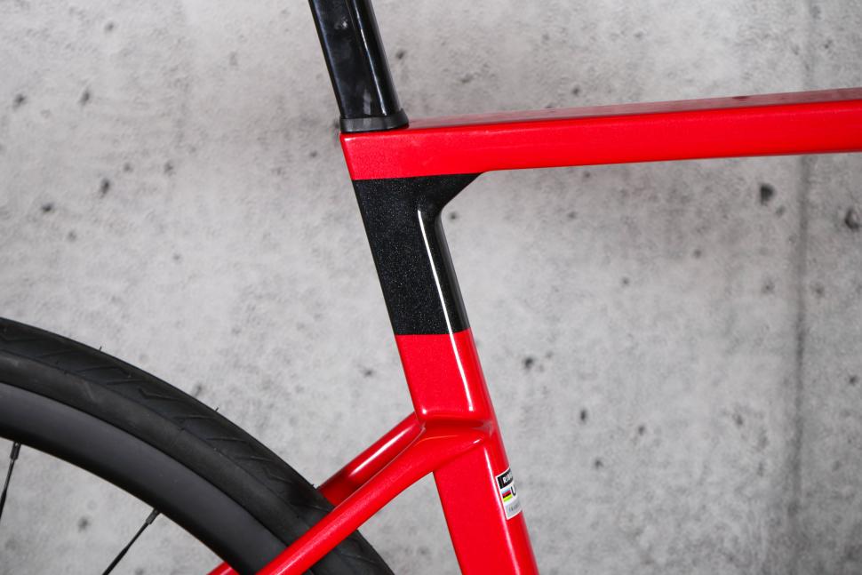 2025 Ribble Ultra-Race 105 Di2 - seat tube junction.jpg