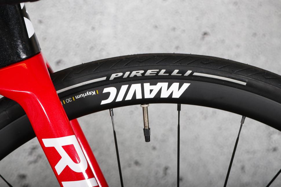 2025 Ribble Ultra-Race 105 Di2 - tyre.jpg