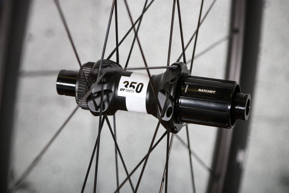 2025 Roval Rapide CL III wheelset - rear hub.jpg