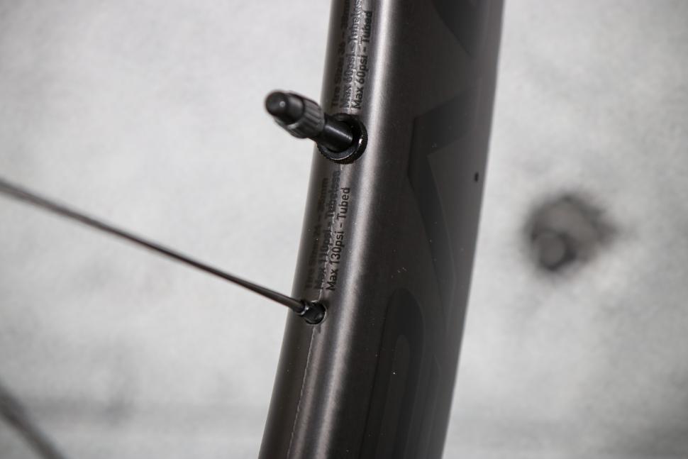 2025 Roval Rapide CL III wheelset - rim detail 3.jpg