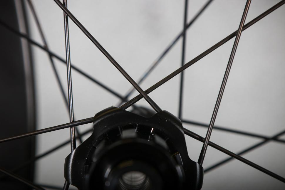 2025 Roval Rapide CL III wheelset - spokes.jpg
