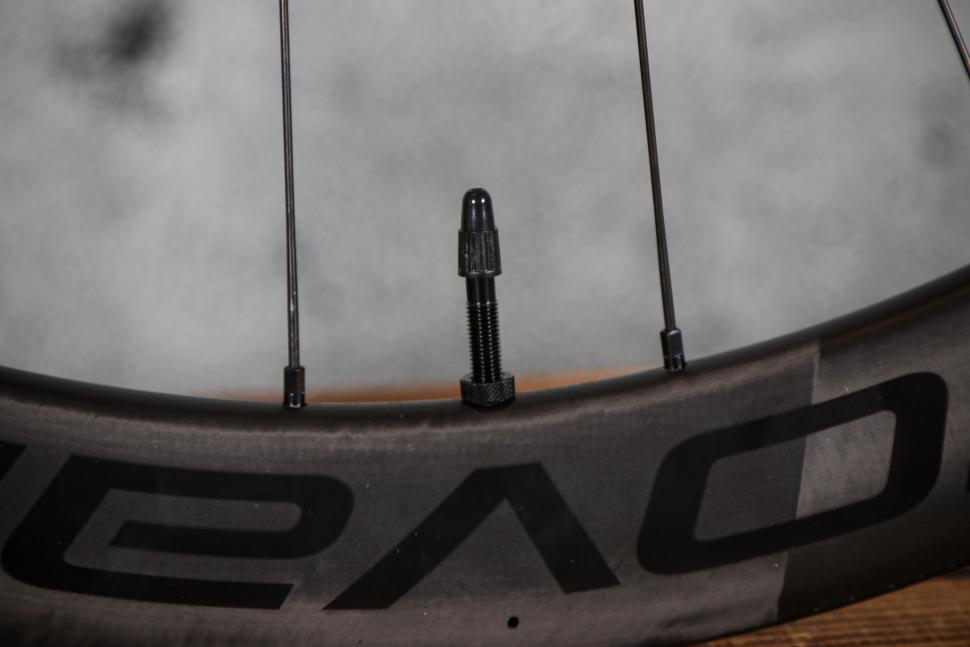 2025 Roval Rapide CL III wheelset - valve.jpg
