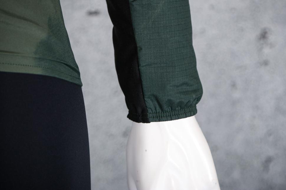 2025 Santini Alpha Insulated Jacket - cuff.jpg