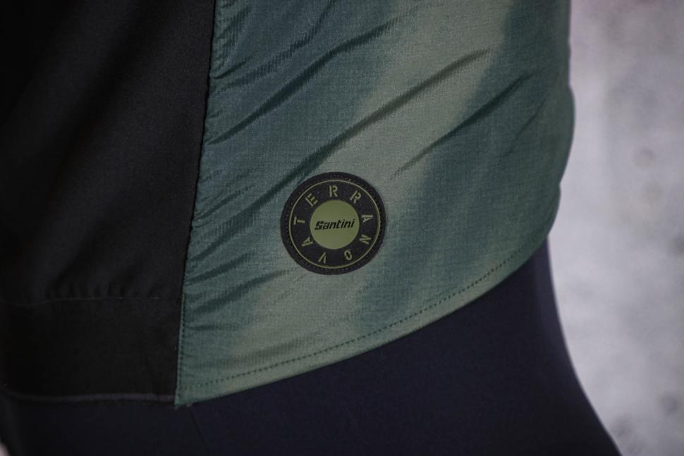 2025 Santini Alpha Insulated Jacket - logo detail.jpg
