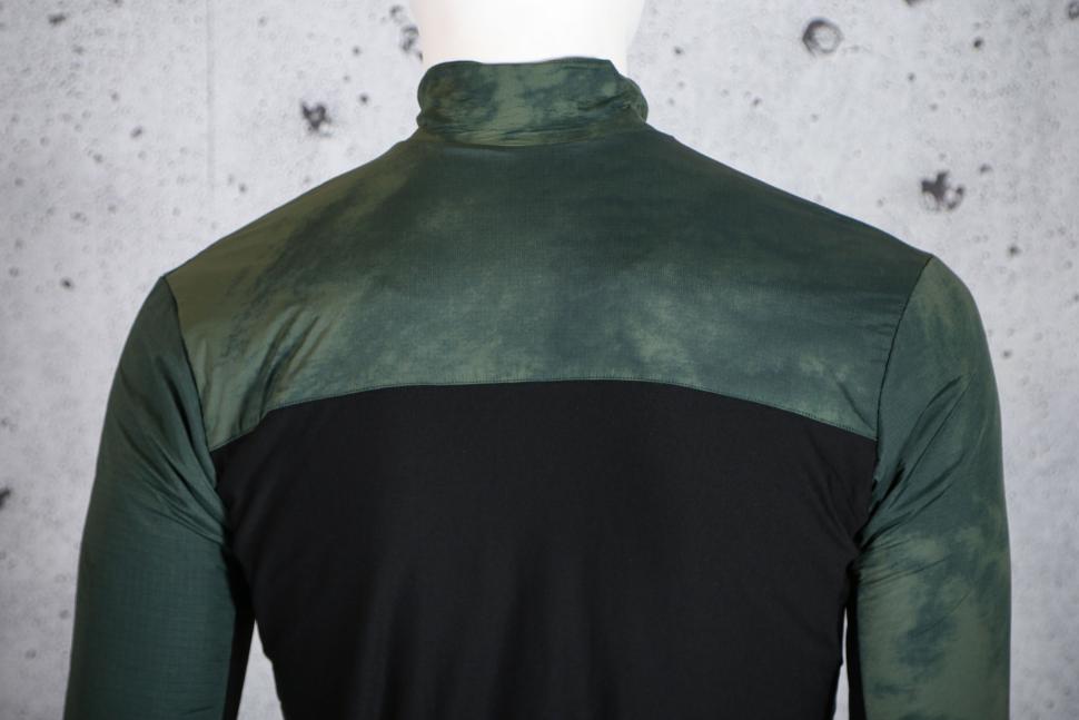 2025 Santini Alpha Insulated Jacket - shoulders.jpg