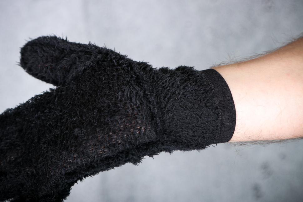 2025 Santini Alpha Under Gloves - seam detail.jpg
