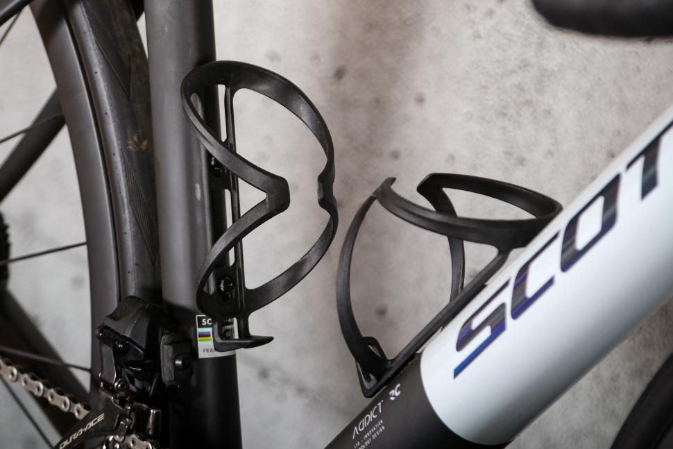 2025 Scott Addict RC Pro - bottle cages.jpg