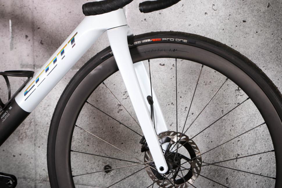 2025 Scott Addict RC Pro - fork.jpg