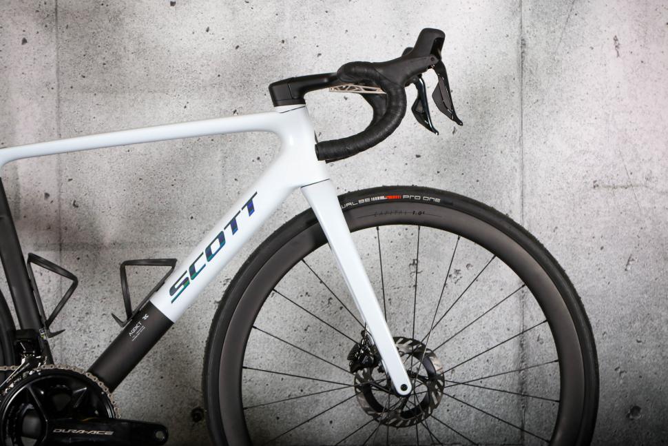 2025 Scott Addict RC Pro - front.jpg
