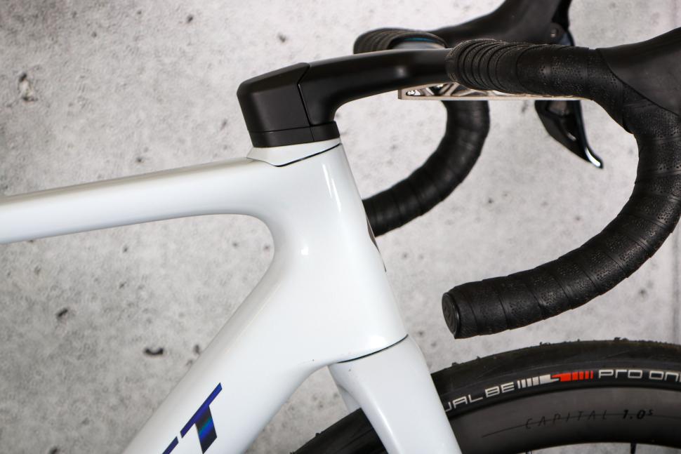 2025 Scott Addict RC Pro - head tube.jpg