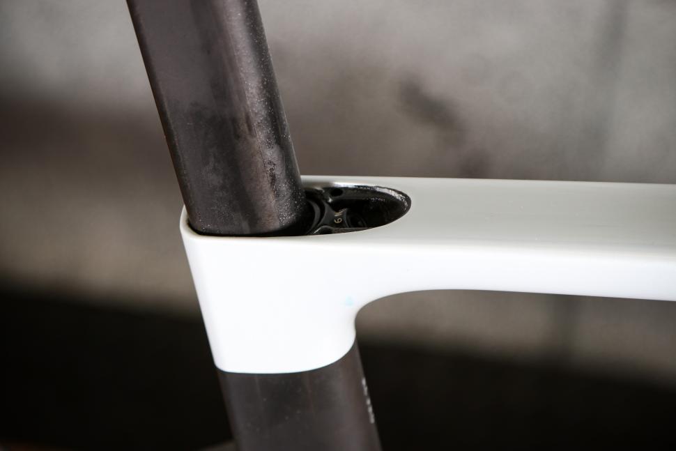 2025 Scott Addict RC Pro - seat post bolt.jpg