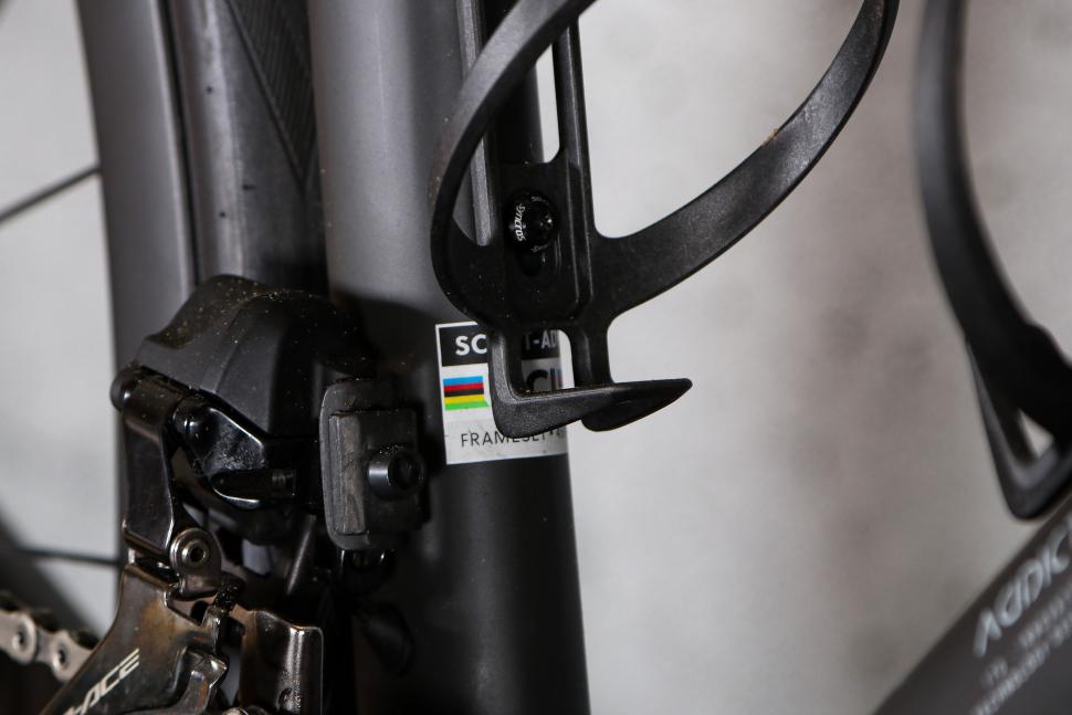 2025 Scott Addict RC Pro - UCI sticker.jpg