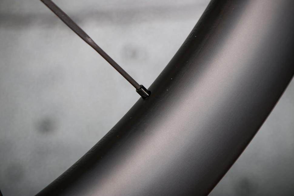 2025 Scribe Cycling Elan SL 50 Carbon Wheelset - spoke nipple.jpg