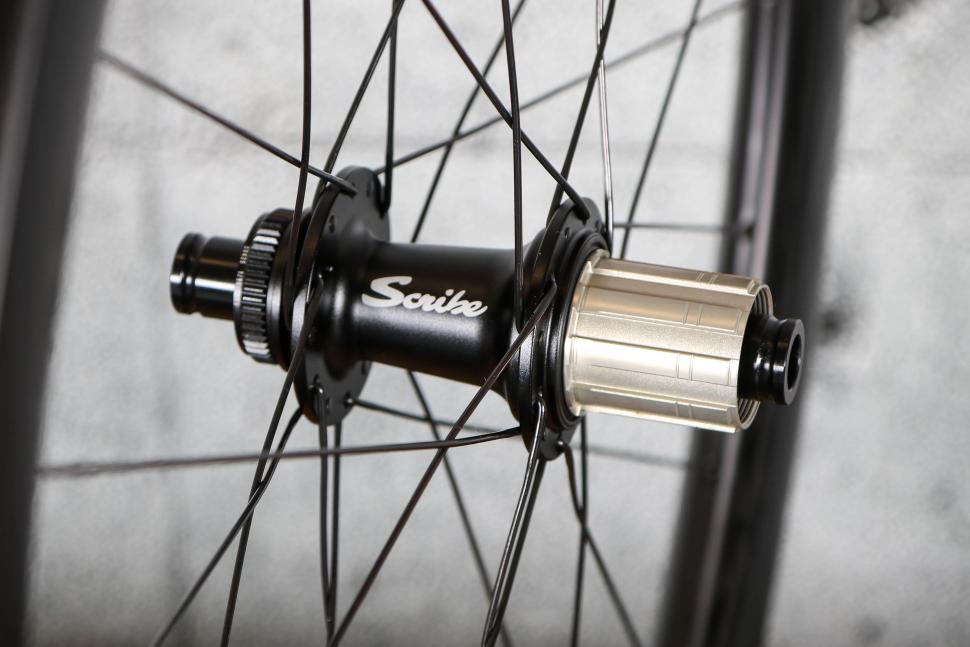 2025 Scribe Inception 50+ Disc wheelset - rear hub.jpg