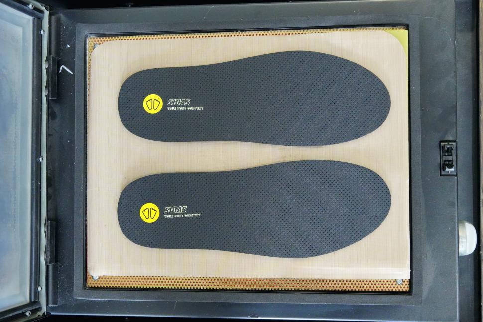 2025 Sidas Custom Bike Pro Ultra 2.Sidas in the heat tray.jpg