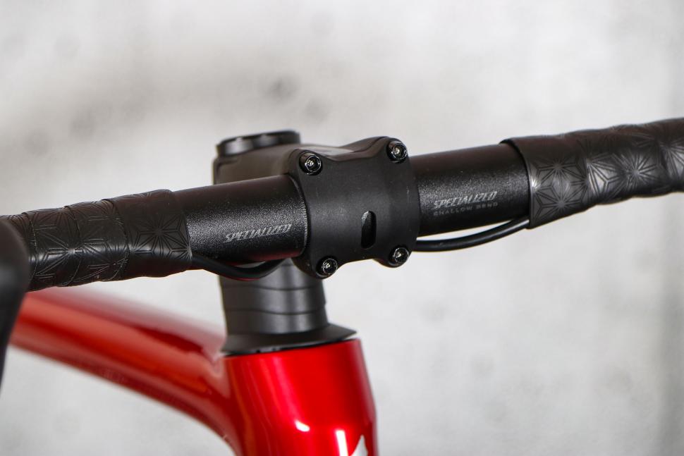 2025 Specialized Tarmac SL8 Comp Di2 - bars 2.jpg