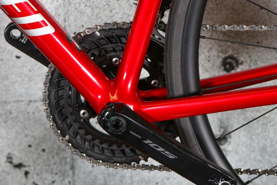 2025 Specialized Tarmac SL8 Comp Di2 - bottom bracket.jpg