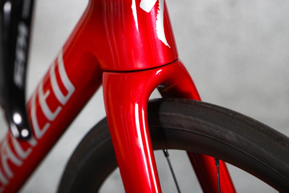 2025 Specialized Tarmac SL8 Comp Di2 - fork clearance.jpg