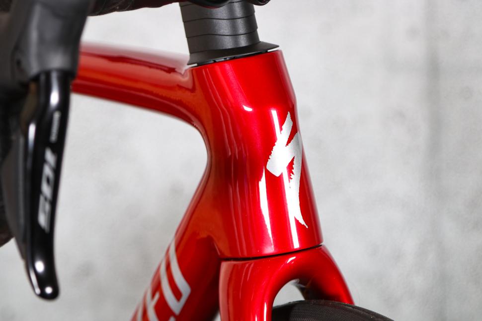 2025 Specialized Tarmac SL8 Comp Di2 - head tube badge.jpg