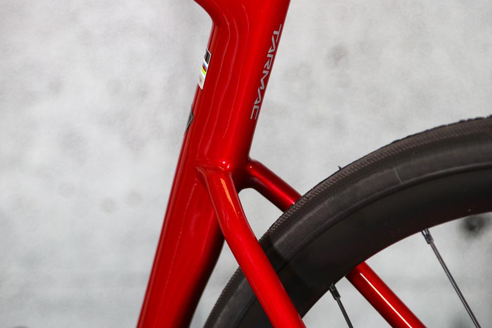 2025 Specialized Tarmac SL8 Comp Di2 - seat stays.jpg