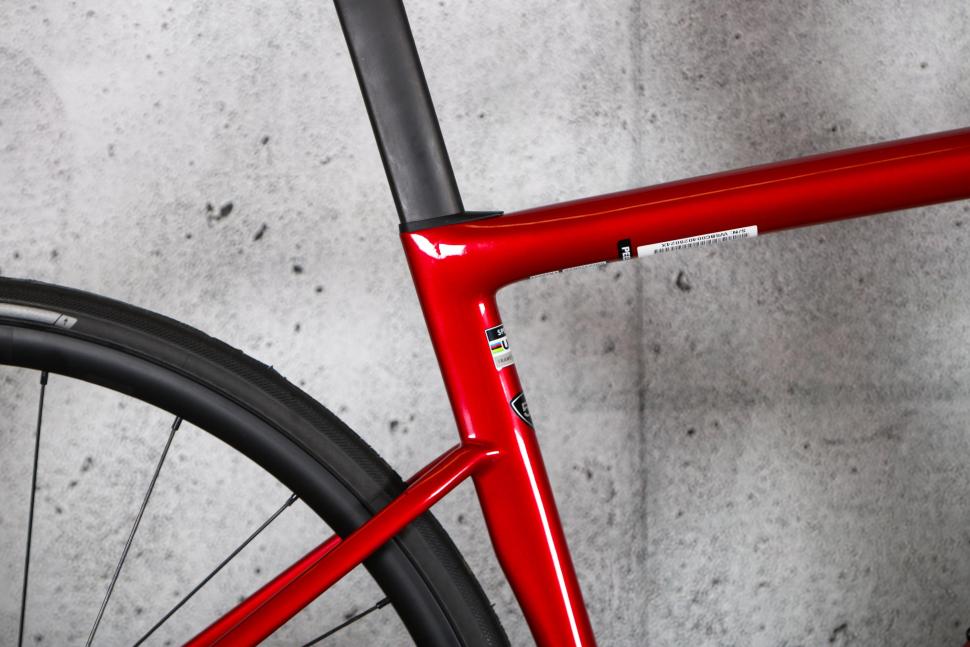 2025 Specialized Tarmac SL8 Comp Di2 - seat tube junction.jpg