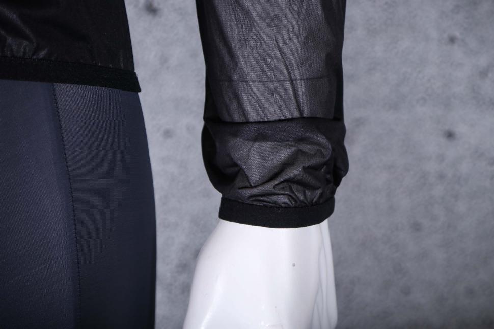 2025 Sportful Aqua Light Jacket - cuff.jpg
