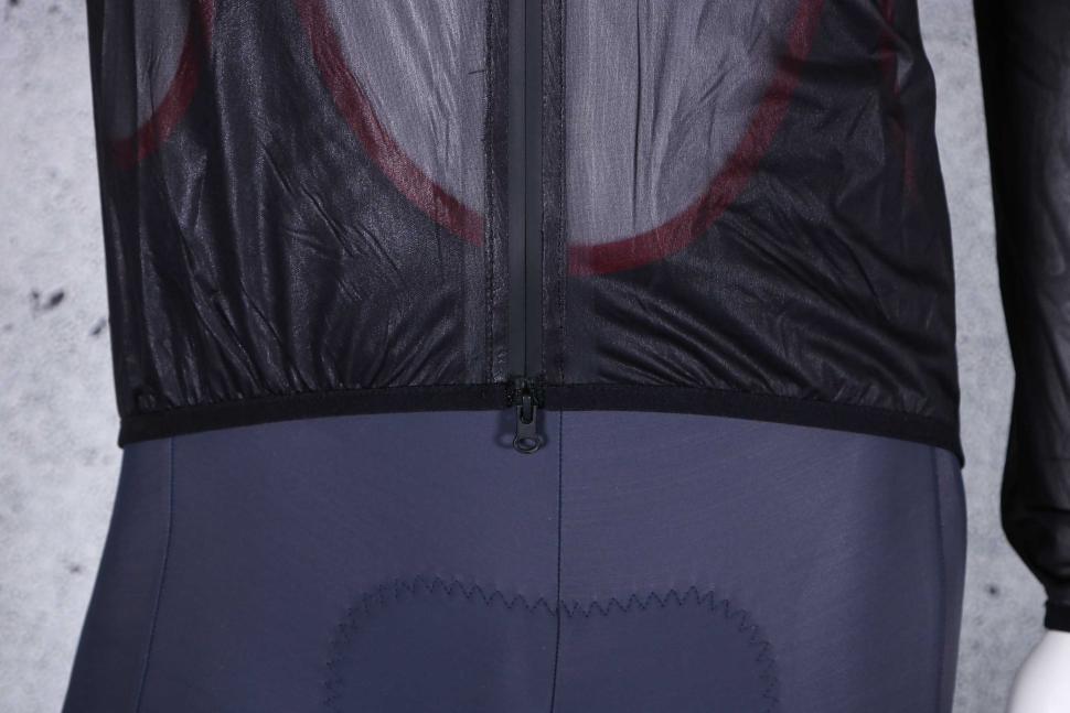 2025 Sportful Aqua Light Jacket - hem.jpg