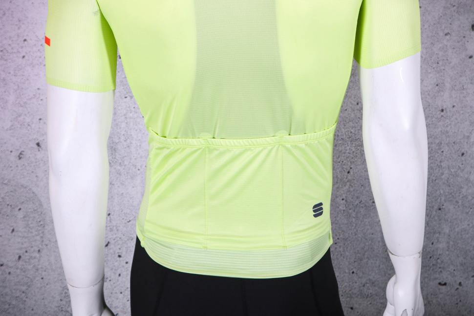 2025 Sportful Supernova Jersey - pockets.jpg