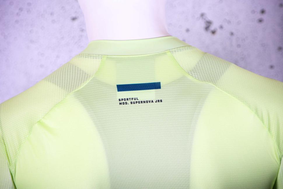 2025 Sportful Supernova Jersey - shoulders detail.jpg