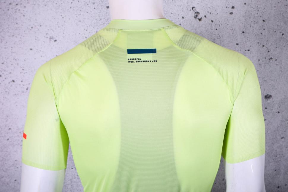 2025 Sportful Supernova Jersey - shoulders.jpg