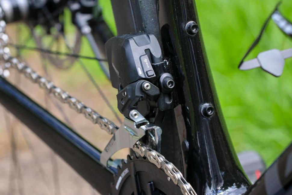 2025 SRAM Rival AXS - on bike - front mech detail.jpg