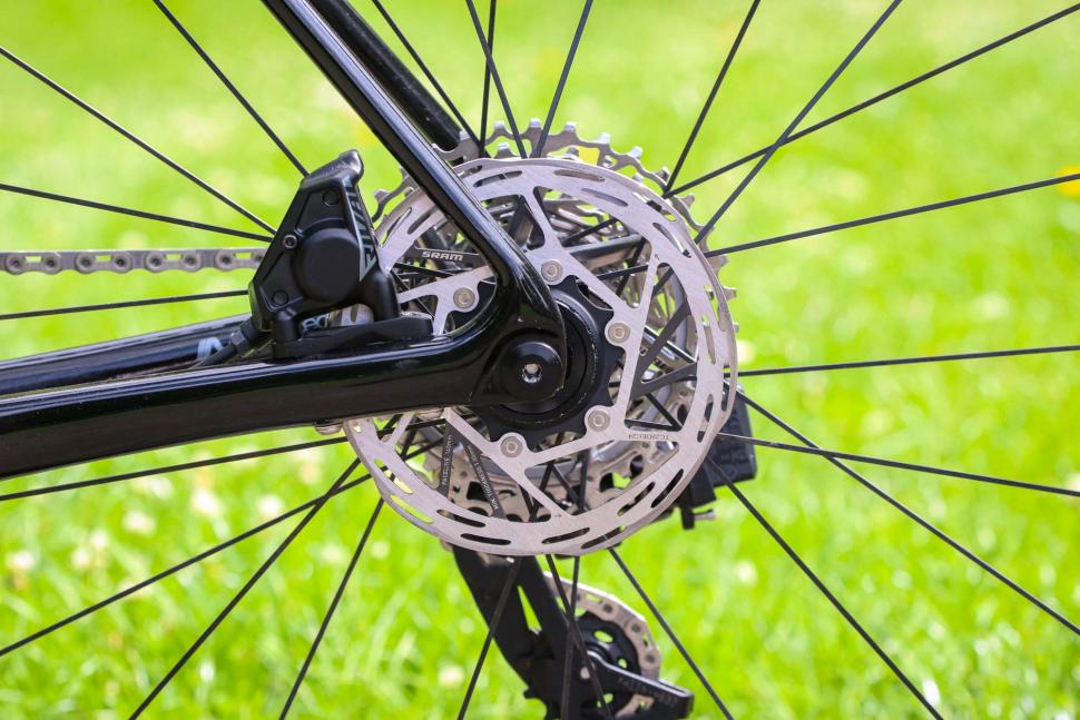 2025 SRAM Rival AXS - on bike - rear dsic brake.jpg