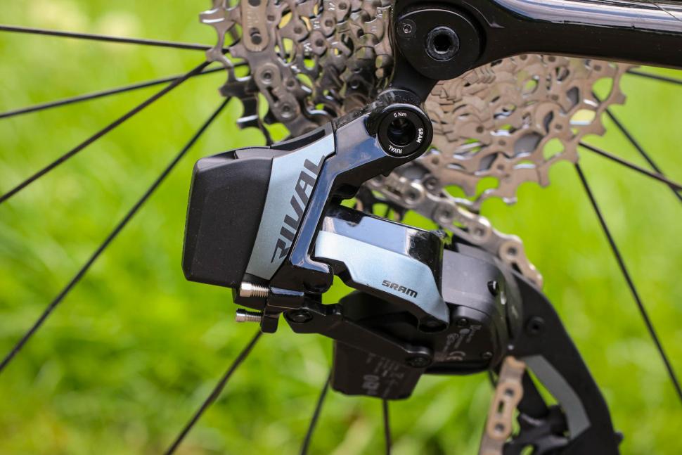 2025 SRAM Rival AXS - on bike - rear mech detail.jpg