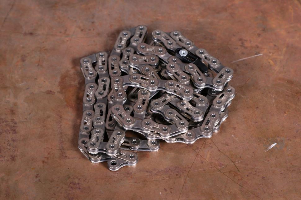 2025 SRAM Rival AXS - chain.jpg
