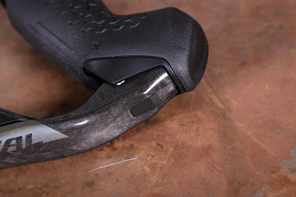 2025 SRAM Rival AXS - lever detail 1.jpg