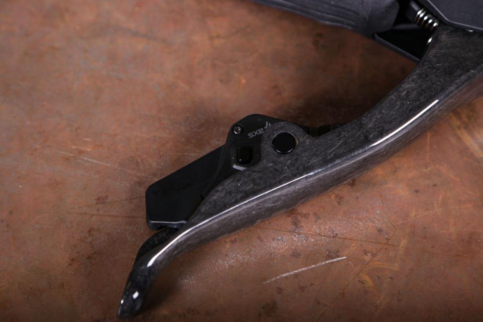 2025 SRAM Rival AXS - lever detail 2.jpg