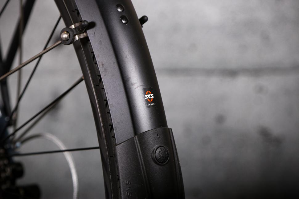 2025 Temple Cycles Adventure Disc 3 - mudguard detail.jpg